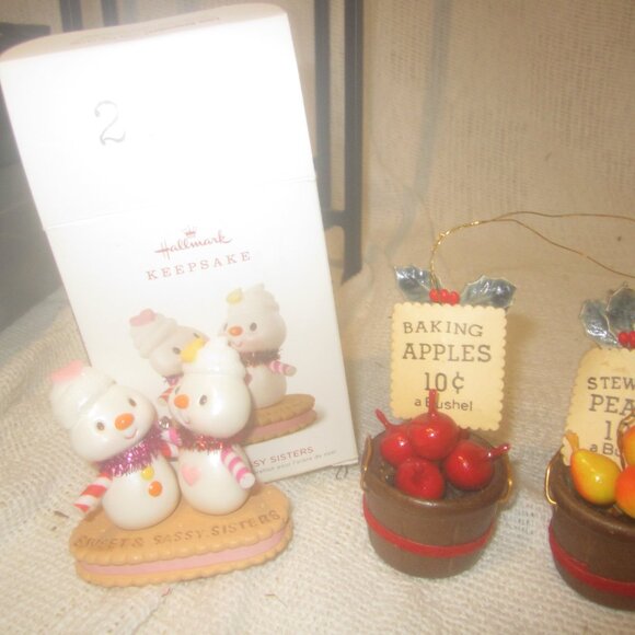 CHRISTMAS ORNAMENTS SET OF 5 ASSORTED ORNAMENTS - Picture 2 of 6